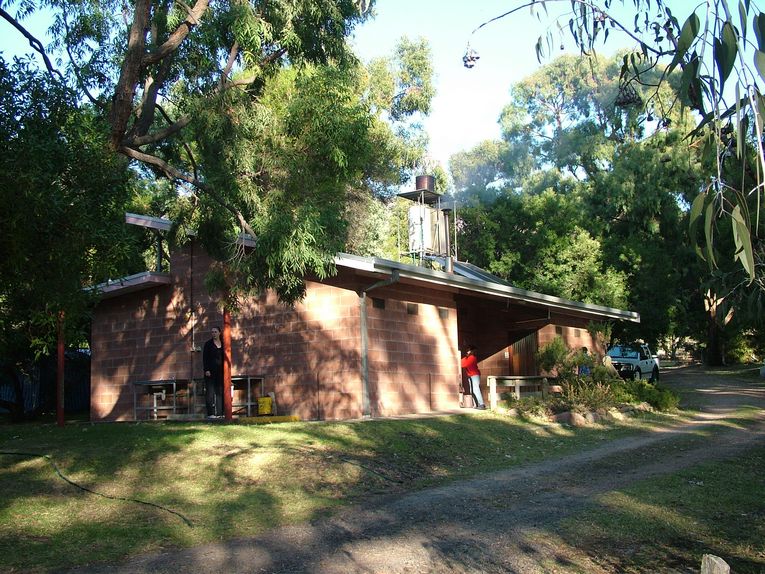 Amenities block at Grampians Paradise includes tolets and showers, with solar hot water. Childrens bathroom, laundry and disabled bathroom