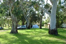 Grampians Paradise offers large grassed shady and sunny sites with or without power