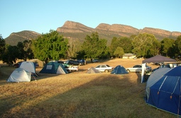 There are both shady and sunny parkland sites with views of the mountains at Grampians Paradise Camping and Caravan Parkland